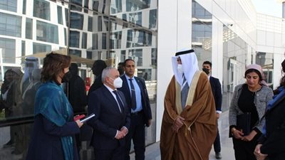 وزير التعليم البحريني يتفقد مقر الجامعات الاوروبية بالعاصمة الادارية