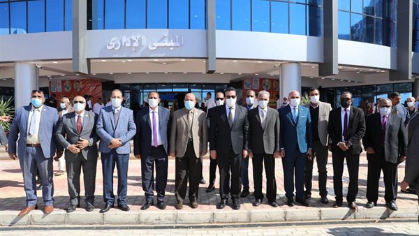 اثناء الافتتاح 