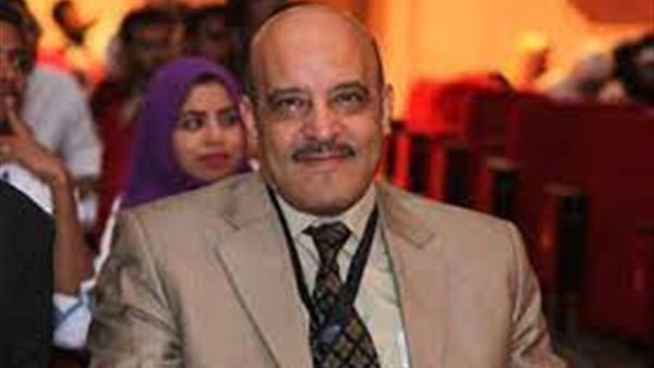 الدكتور أيمن عثمان