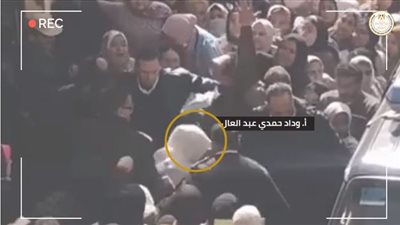 فيديو انقاذ المعلمة وداد حمدى من بطش بعض أولياء الأمور.. يشعل السوشيال ميديا 