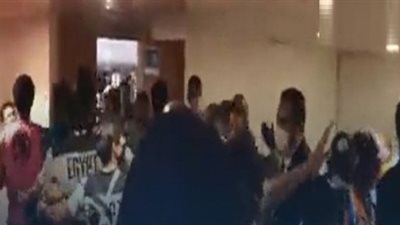 عاجل.. اشتباك عنيف بين لاعبي مصر والمغرب في غرفة الملابس