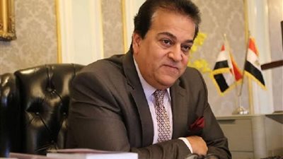 عاجل.. وزير التعليم العالي: نتواصل مع الطلاب المصريين في أوكرانيا.. و نأمل في اكتمال التعليم الدراسي 