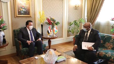 وزير التعليم العالى يبحث زيادة المنح الدراسية لطلاب بوروندى