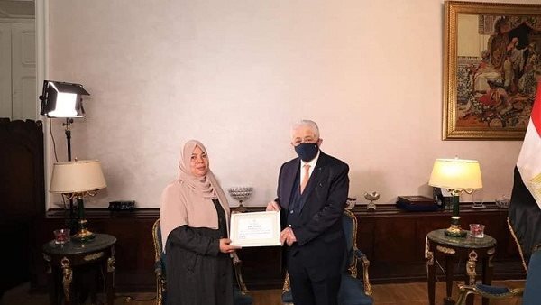 طارق شوقى والمعلمة