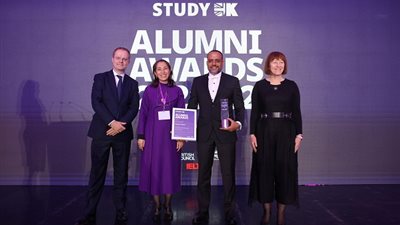 حصول الدكتور هشام سلام على جائزة خريجي المملكة المتحدة 2022 في العلوم والاستدامة 