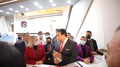 وزير التعليم العالي يتفقد معرض إيديوجيت 2022