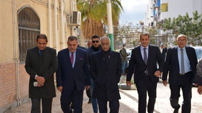 رئيس جامعة بورسعيد يتفقد أخر المستجدات بكلية العلاج الطبيعي