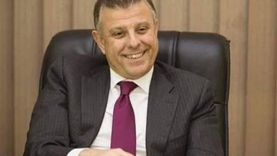 رئيس جامعة عين شمس يكرم طالبة بكلية التمريض من دولة كينيا تقديرا لتفوقها الدراسى 