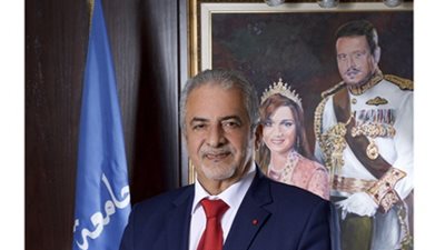 سارى حمدان رئيس عمان الأهلية  صاحب اعلى الأوسمة ومدرسة فى الادارة 