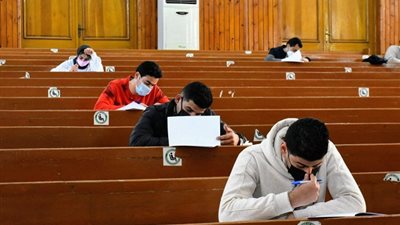 انتهاء اختبارات تحديد المستوى لطلاب كلية الصيدلة العائدين من أوكرانيا بجامعة القاهرة 