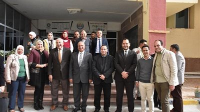 وزير التعليم العالي يستعرض تقريرًا حول نتائج المائدة المُستديرة الخامسة لأصحاب الأعمال بجامعة مدينة السادات