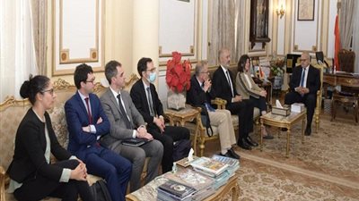 الخشت يبحث تعزيز التعاون الأكاديمي والبحثي بين جامعتي القاهرة والسوربون