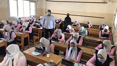 عاجل .. انتهاء امتحان اللغة العربية لطلاب الصف الاول الثانوى دون مشاكل