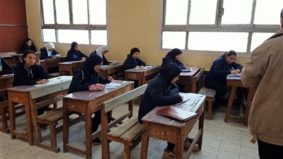 طلاب أولى ثانوي يشكون صعوبة الانجليزي