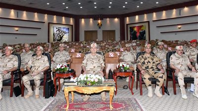 رئيس أركان حرب القوات المسلحة يشهد إجراءات تفتيش الحرب لإحدى وحدات قوات الصاعقة 