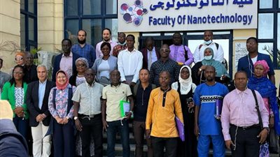 وفد أفريقى من 9 دول في زيارة لكلية النانو تكنولوجي بجامعة القاهرة 