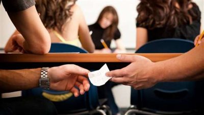 التعليم: إلغاء امتحان 7 طلاب بالصف الثاني الثانوي في واقعة غش