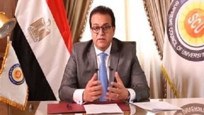 وزير التعليم العالي يستعرض تقريرًا حول أعمال إنشاءات وتجهيزات جامعة الإسماعيلية الجديدة الأهلية