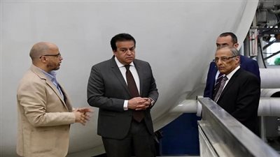 بالصور.. وزير التعليم العالى يتفقد مقر وكالة الفضاء المصرية