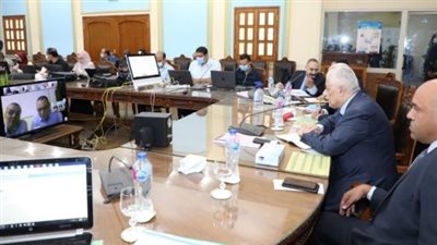 وزير التعليم يتابع مع غرفة العمليات المركزية سير العملية الامتحانية