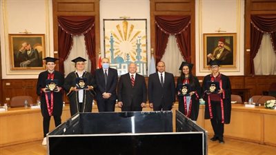 محافظ القاهرة يكرم أوائل الثانوية العامة على مستوى الجمهورية من أبناء المحافظة