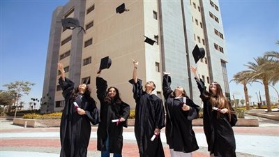 تخريج الدفعة الأولى لأول فرع للجامعات الأجنبية بالعاصمة الإدارية الجديدة جامعة جزيرة الأمير إدوارد (UPEI) 