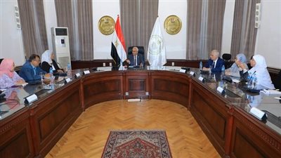 وزير التربية والتعليم يجتمع بمديري عموم تنمية المواد الدراسية لمناقشة استعدادات العام الدراسي المقبل