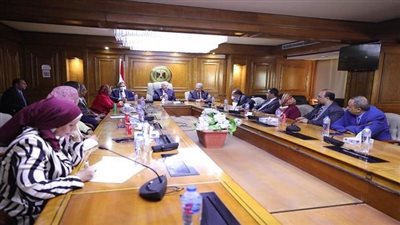 وزير التعليم العالي يجتمع برؤساء المراكز والمعاهد والهيئات البحثية