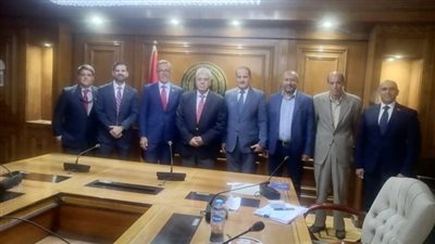 عاجل| خالد عبد الغفار يستعرض تقريرًا حول لقاء وفد جامعة نبراسكا الأمريكية