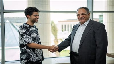 جامعة مصر للمعلوماتية تقدم منحة كاملة بكلية تكنولوجيا الأعمال لمهند محمود الرابع على الثانوية العامة 