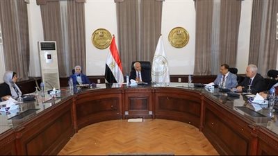 التفاصيل الكاملة بشأن اجتماع رضا حجازى مع مستشاري المواد الدراسية