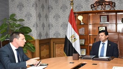 وزير الرياضة يبحث توفير أنظمة الطاقة الكهربائية الذكية بالمنشآت الشبابية والرياضية 