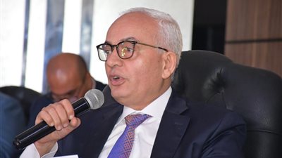 حجازي يعتمد نتيجة الطلاب المتقدمين للالتحاق بمدارس المتفوقين فى العلوم والتكنولوجيا (STEM) 