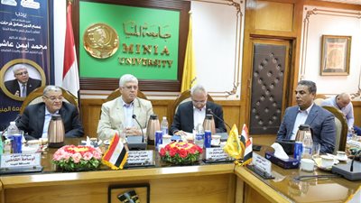 وزير التعليم العالي يعقد اجتماعًا مع مجلس جامعة المنيا