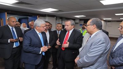 وزير التعليم العالي فى جولة تفقدية لعدد من المنشآت الجديدة بجامعة السويس