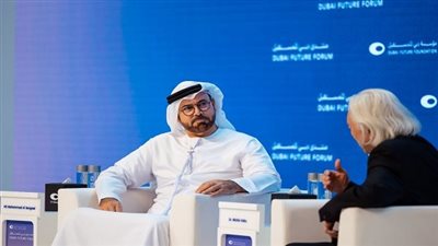 جلسة حوارية مع الخبير العالمي في الفيزياء النظرية حول ملامح وآفاق المستقبل