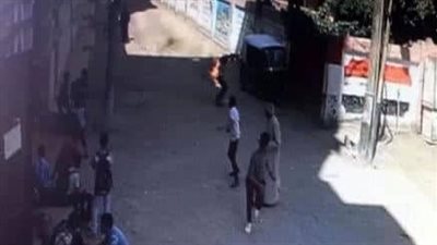 ولى أمر طالبة يشعل النار فى نفسه لعدم تسليم إبنته الكتب المدرسية 