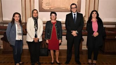 جامعة عين شمس تستضيف وفد فرنسي من أكبر شركات الأدوية العالمية