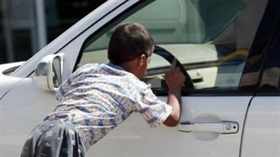 أستاذة جامعية تعذب طفلها لإجباره على التسول