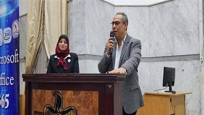 وكيل التعليم بسوهاج يكرم الفائزين في مسابقة الابداع والتحول الرقمي