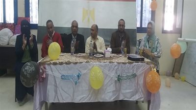 تعليم مطروح يكرم كبير معلمين لوصوله لسن الكمال