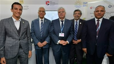 وزير التعليم العالي والبحث العلمي يتفقد جناح الجامعة البريطانية في مصر بمؤتمر قمة المناخ COP 27