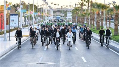 السيسي يقوم بجولة بالدراجة ويتفقد المنطقة الخضراء في شرم الشيخ