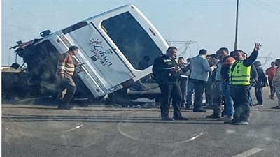 عاجل.. إصابة 13 شخصا في تصادم بين اتوبيس وسيارة على الطريق الدولي