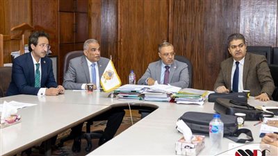 رئيس جامعة طنطا يتابع الموقف التنفيذي لمشروعات القطاع الطبي 