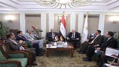 وزير التعليم العالي يبحث مع نظيره اليمني التبادل التعليمي والبحثي
