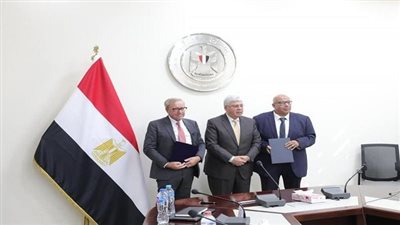 وزير التعليم العالى يشهد مراسم توقيع اتفاقية تعاون بين جامعتي القاهرة الجديدة التكنولوجية وستراثكلايد البريطانية 