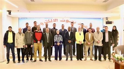 مدير مركز سميث الأمريكي للابتكار التكنولوجي يتفقد معامل بحوث الإلكترونيات