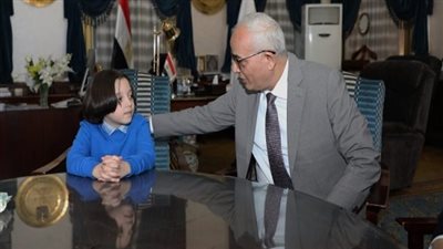 د.رضا حجازي يكرم الطالب المصري الحاصل على المركز الأول عالميا في مسابقة الحساب الذهني