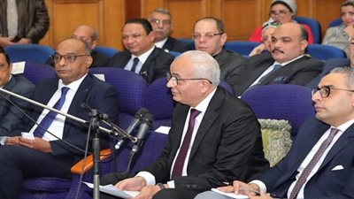 وزير التربية والتعليم يستعرض استعدادات المديريات التعليمية لامتحانات الفصل الدراسى الأول والثانوية العامة